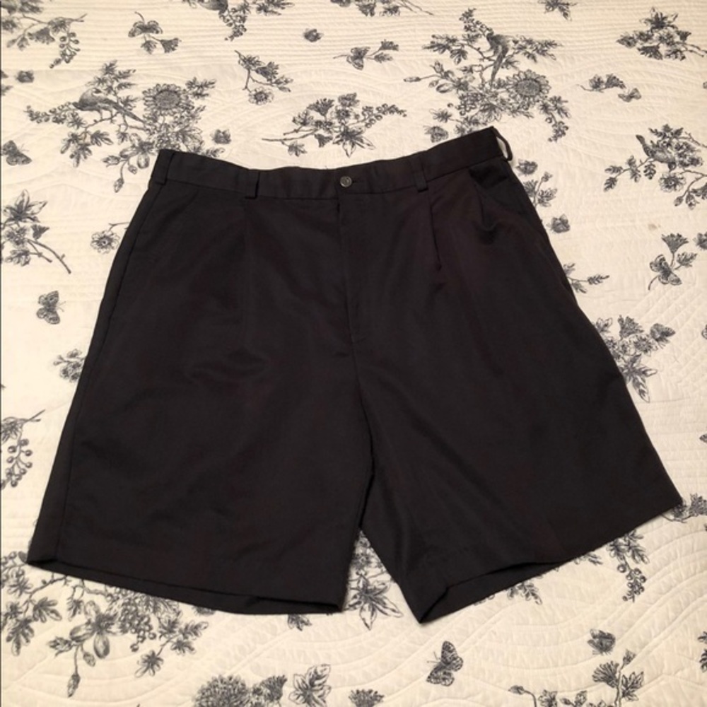 Men's Izod microfiber shorts in EUC - Picture 1 of 4